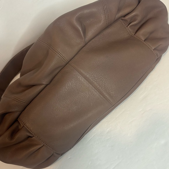 B. Makowsky Mocha Taupe Brown Leather Gathered Leather Shoulder Bag Satchel - Picture 5 of 10